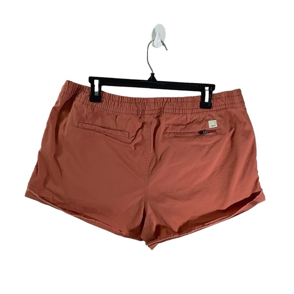 Vuori Vintage Ripstop Short in Stoneware - Picture 3 of 6